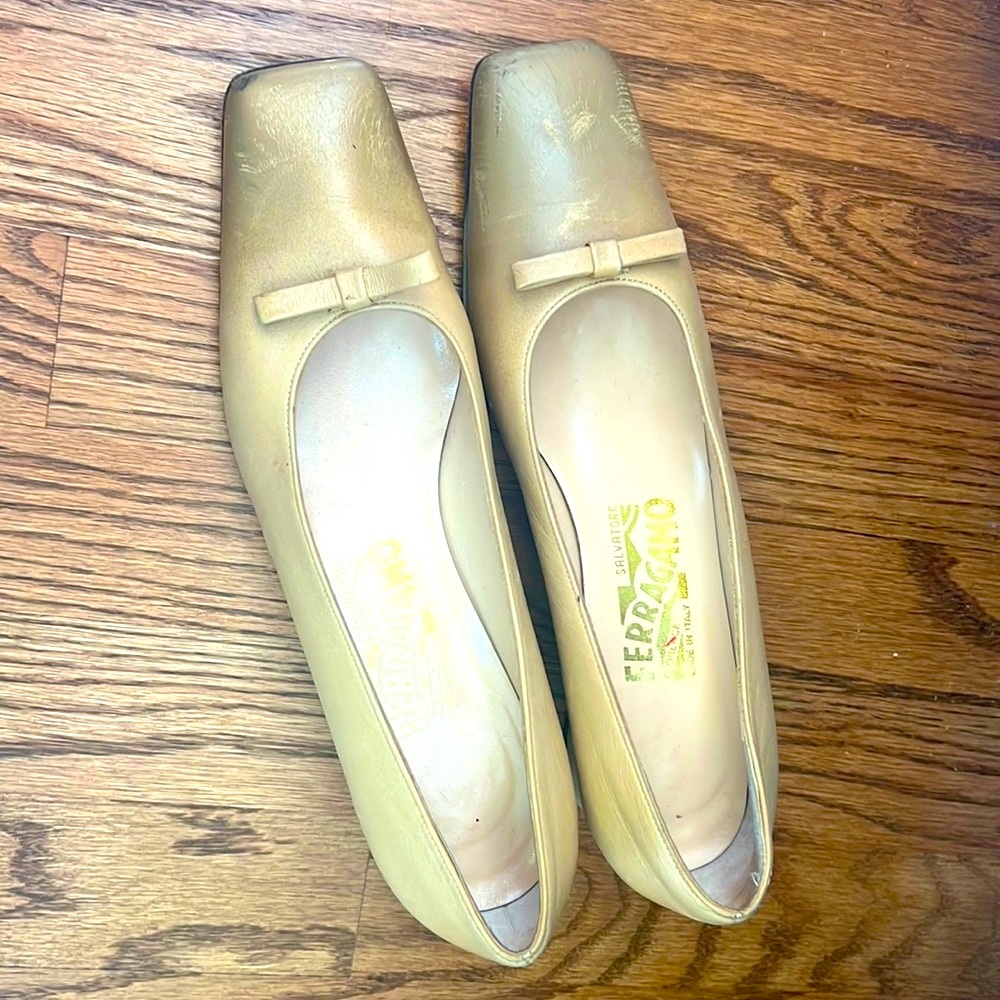 Salvatore Ferragamo tan beige heels square toe women's size 7.5 shoes pumps